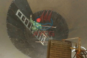 工业垃圾仓衬板安装现场